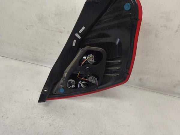 FEU ARRIERE GAUCHE FORD - Vue 2